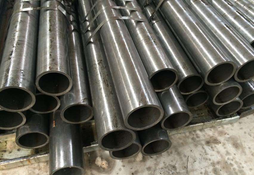 無縫鋼管的繼續(xù)伸長時的應(yīng)力(圖1) 無縫鋼管的繼續(xù)伸長時的應(yīng)力(圖1)